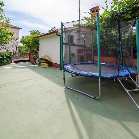 1 Bedroom Amazing Apartment In Peruski Экстерьер фото