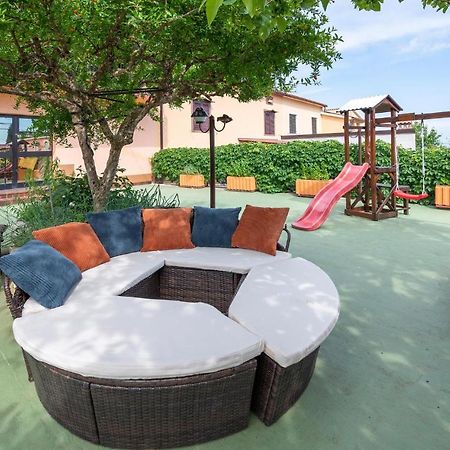 1 Bedroom Amazing Apartment In Peruski Экстерьер фото