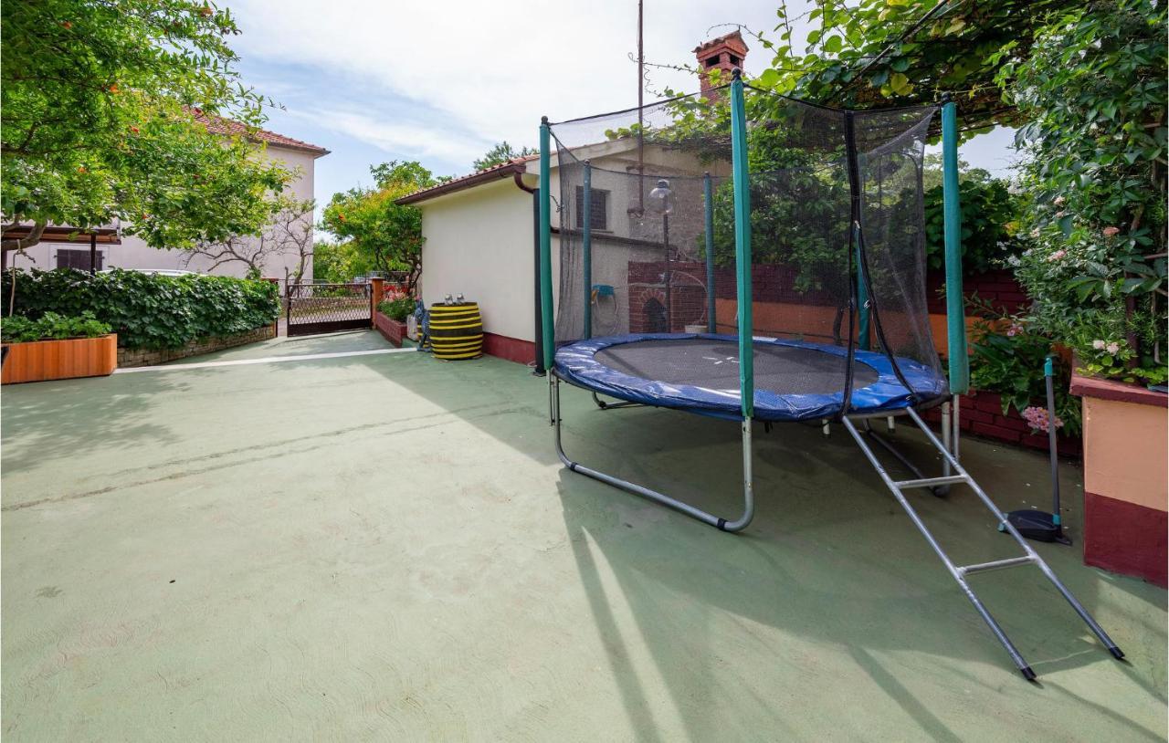 1 Bedroom Amazing Apartment In Peruski Экстерьер фото