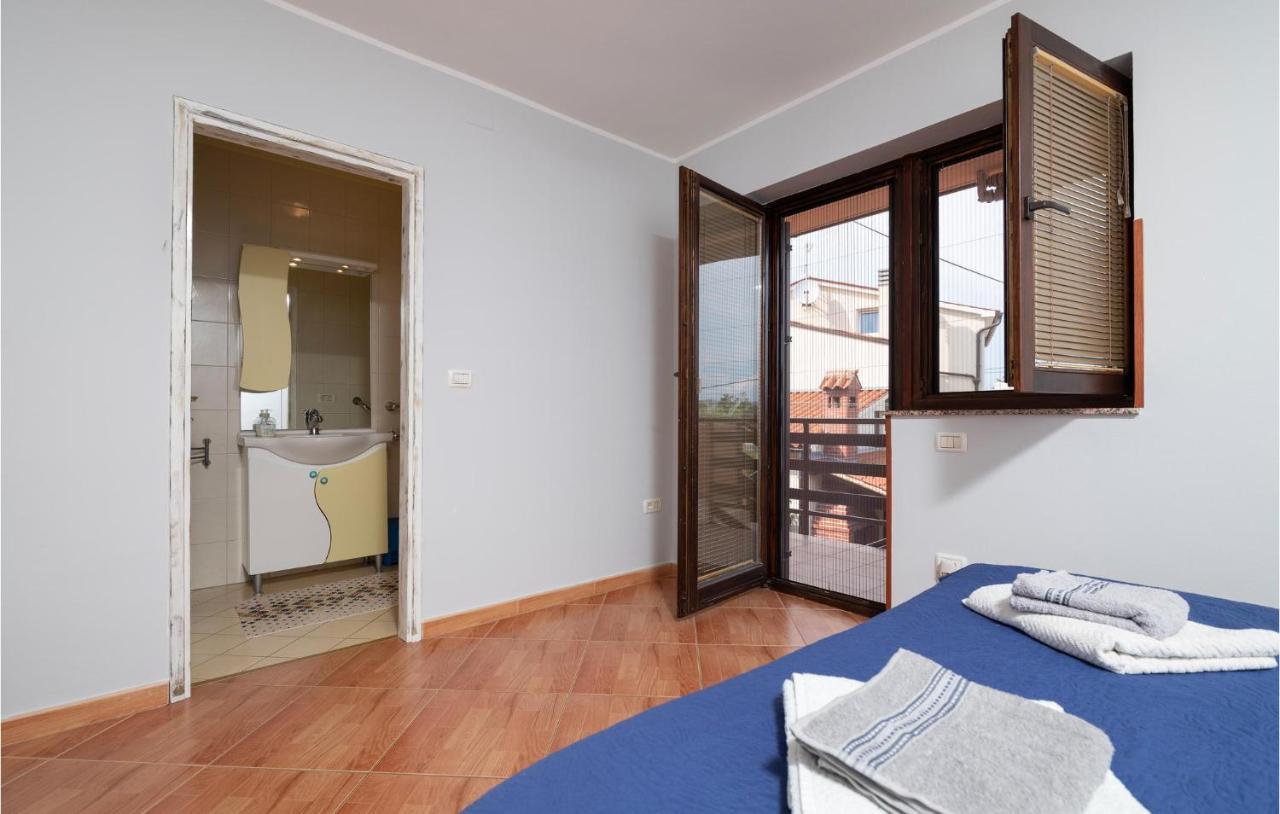1 Bedroom Amazing Apartment In Peruski Экстерьер фото