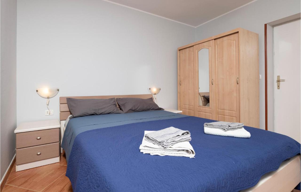 1 Bedroom Amazing Apartment In Peruski Экстерьер фото