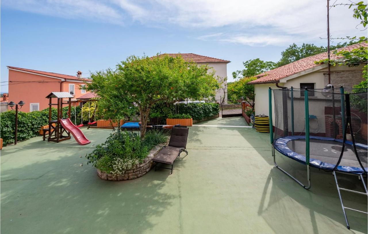 1 Bedroom Amazing Apartment In Peruski Экстерьер фото
