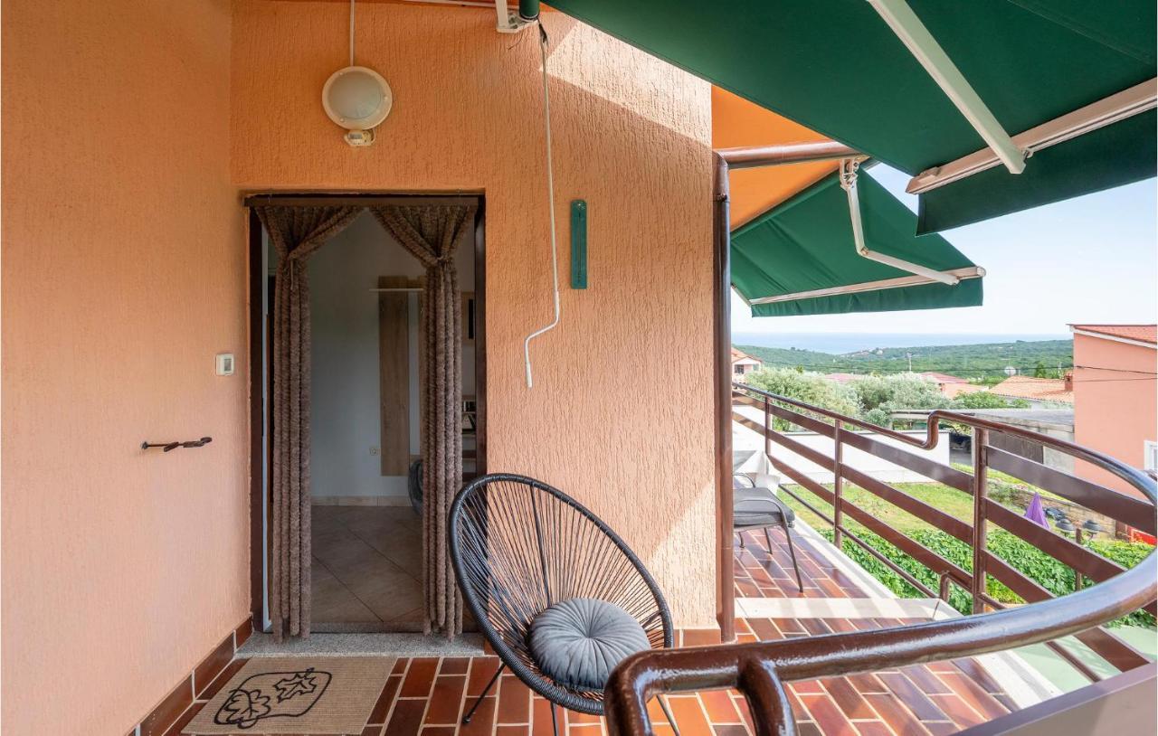 1 Bedroom Amazing Apartment In Peruski Экстерьер фото