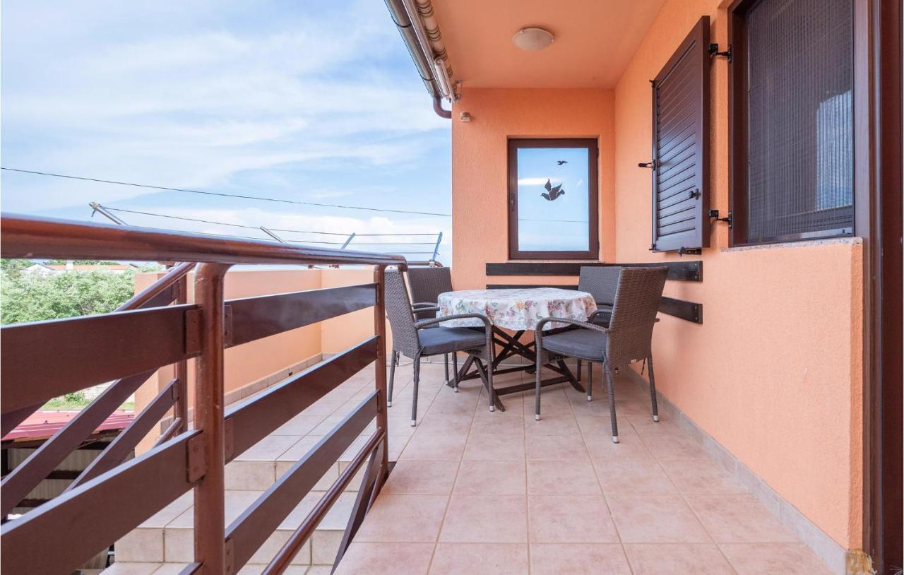 1 Bedroom Amazing Apartment In Peruski Экстерьер фото