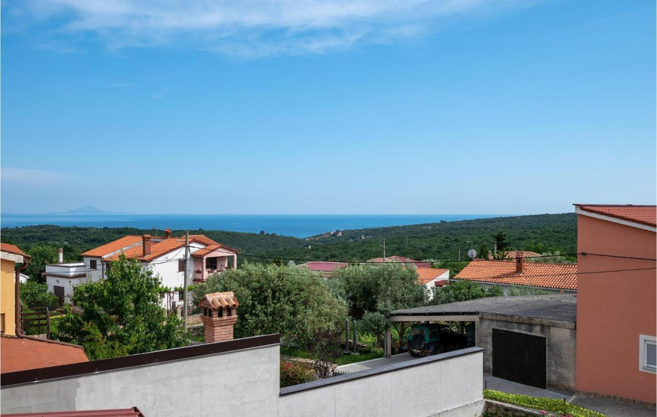 1 Bedroom Amazing Apartment In Peruski Экстерьер фото